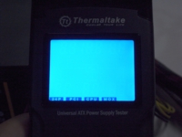 正常に通電されると本体の液晶パネルが青く光り準備状態になります。