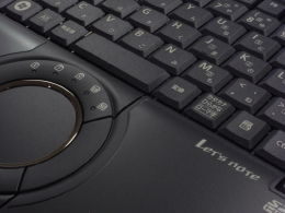 ■Panasonic CF-S9 ジェットブラックに染められた プロフェッショナル用のPCは 日本の技術水準の高さを感じさせる。