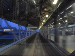 ■ゆりかもめに乗って 高速撮影にチャレンジ! やっぱりぶれちゃいますね(笑) だけどなんか近未来的?