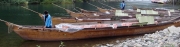 鬼怒川ライン下りは３０人乗りの木船です。